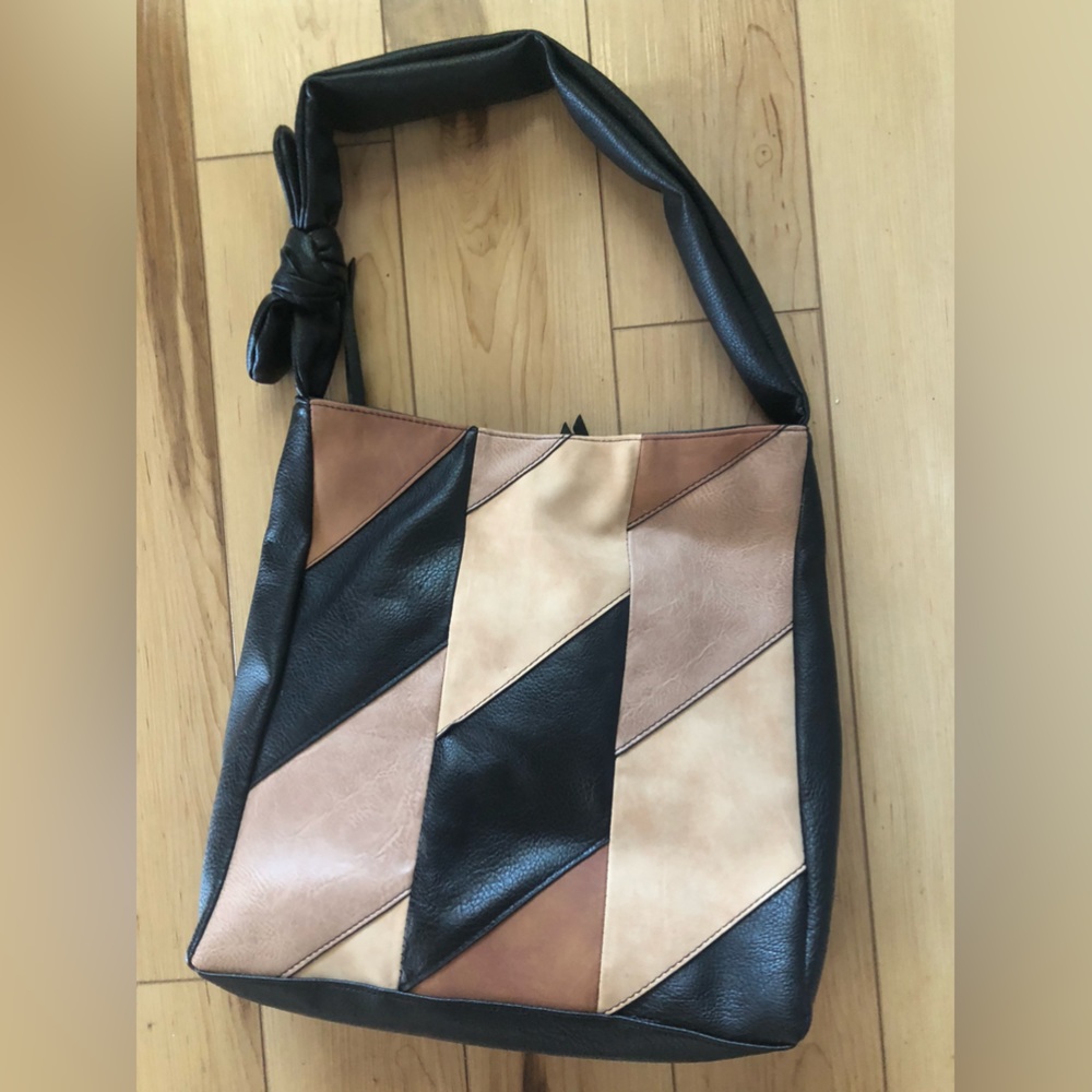 New soft vinyl shoulder bag. it’s never been used